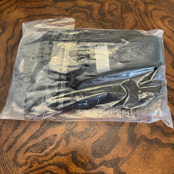 NWT- Lululemon black belt bag - Picture 8 of 8